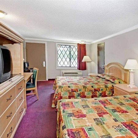 Knights Inn Остелл Экстерьер фото
