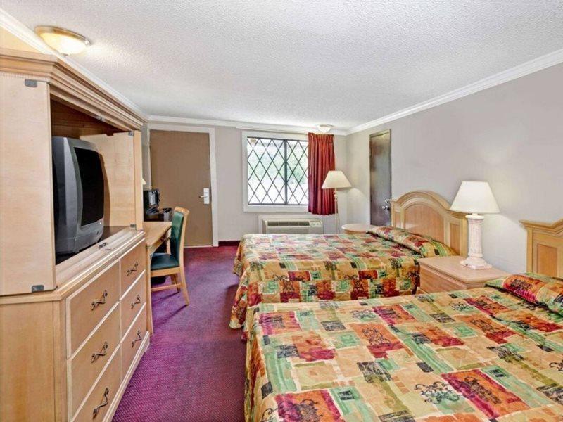 Knights Inn Остелл Экстерьер фото