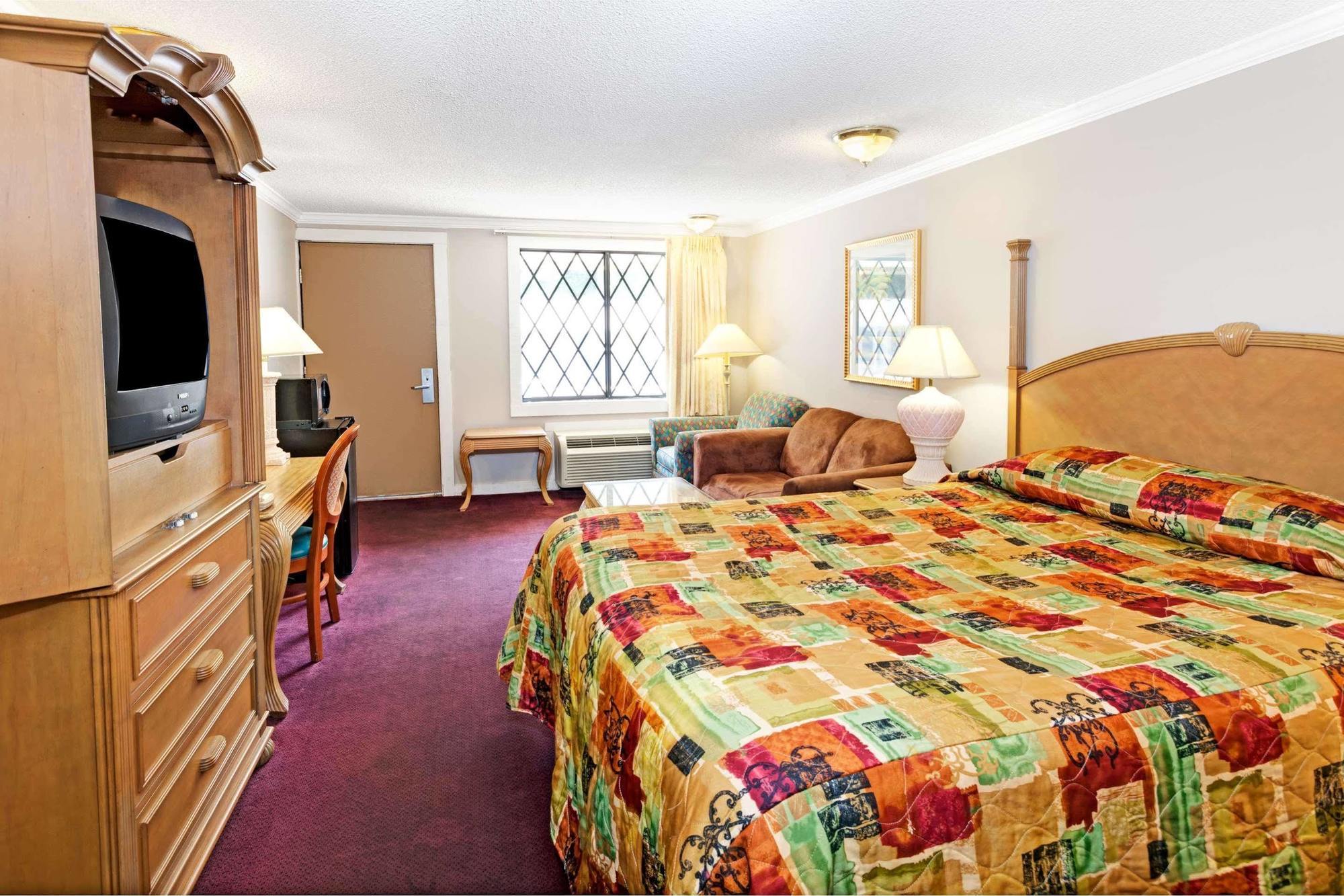 Knights Inn Остелл Экстерьер фото