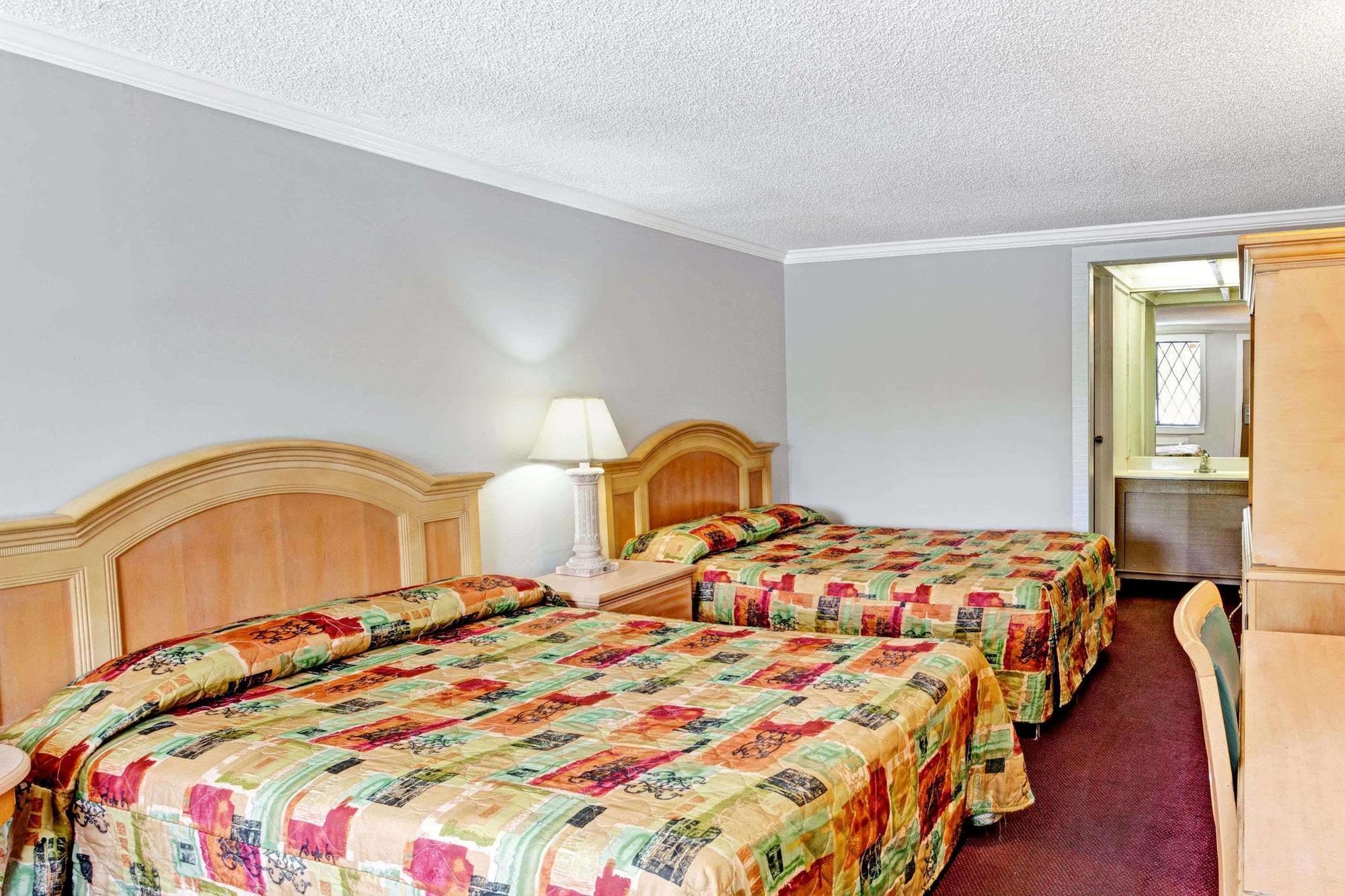 Knights Inn Остелл Экстерьер фото
